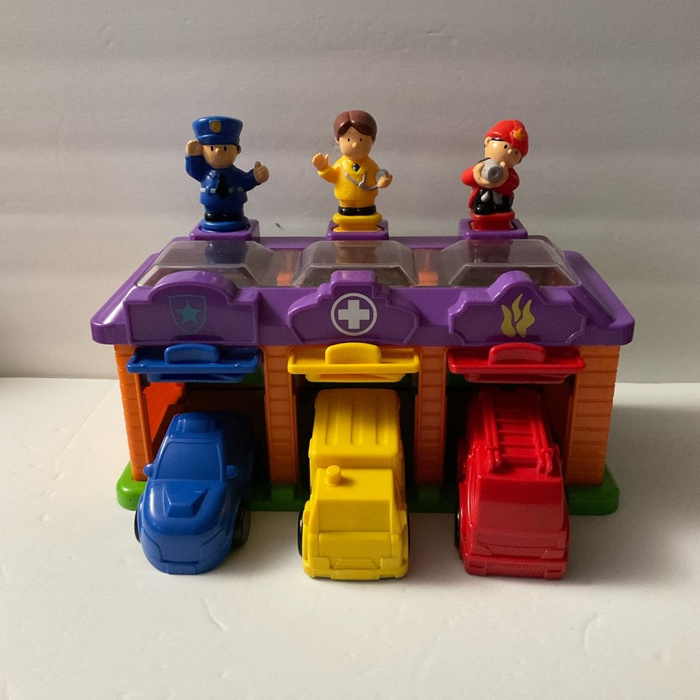 Vintage 2004 RedBox Rescue Garage Playset